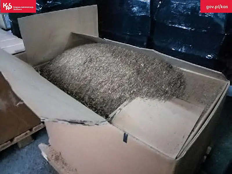 KAS zarekwirowała 1,3 tony tytoniu, które były przewożone przez mężczyznę na zlecenie z portalu ogłoszeniowego