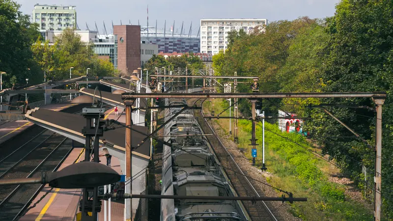 Liczba instalacji fotowoltaicznych na sieci kolejowej PLK SA rośnie