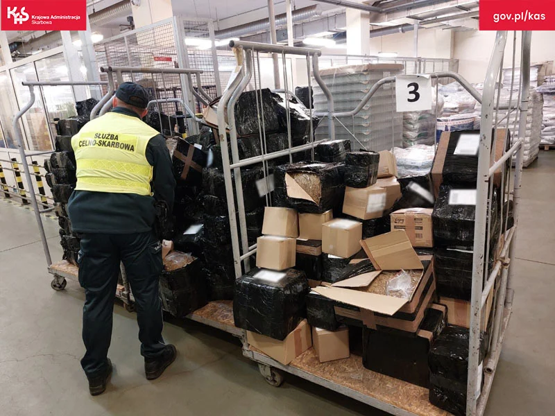 Wielka akcja KAS w Zielonej Górze - zabezpieczono setki kilogramów nielegalnego tytoniu