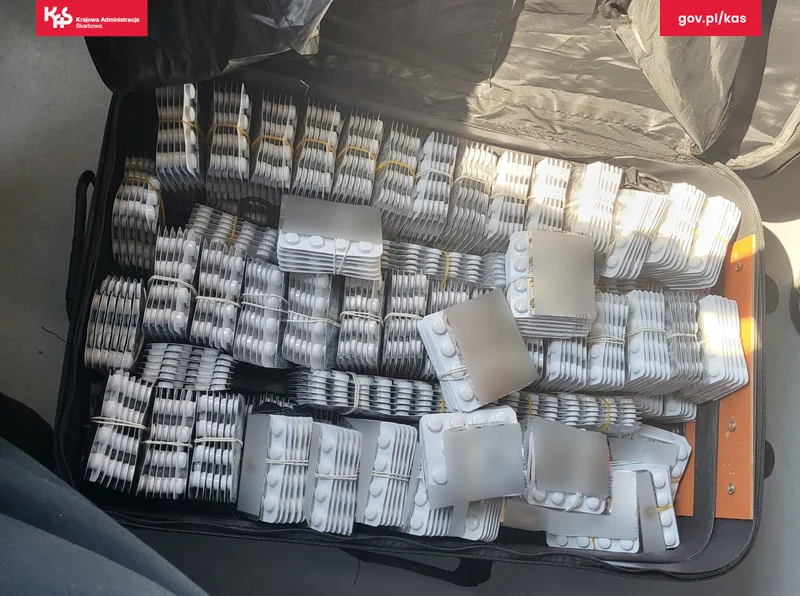 Spektakularna akcja służb w Lubuskiem – narkotyki warte milion złotych przejęte w pociągu